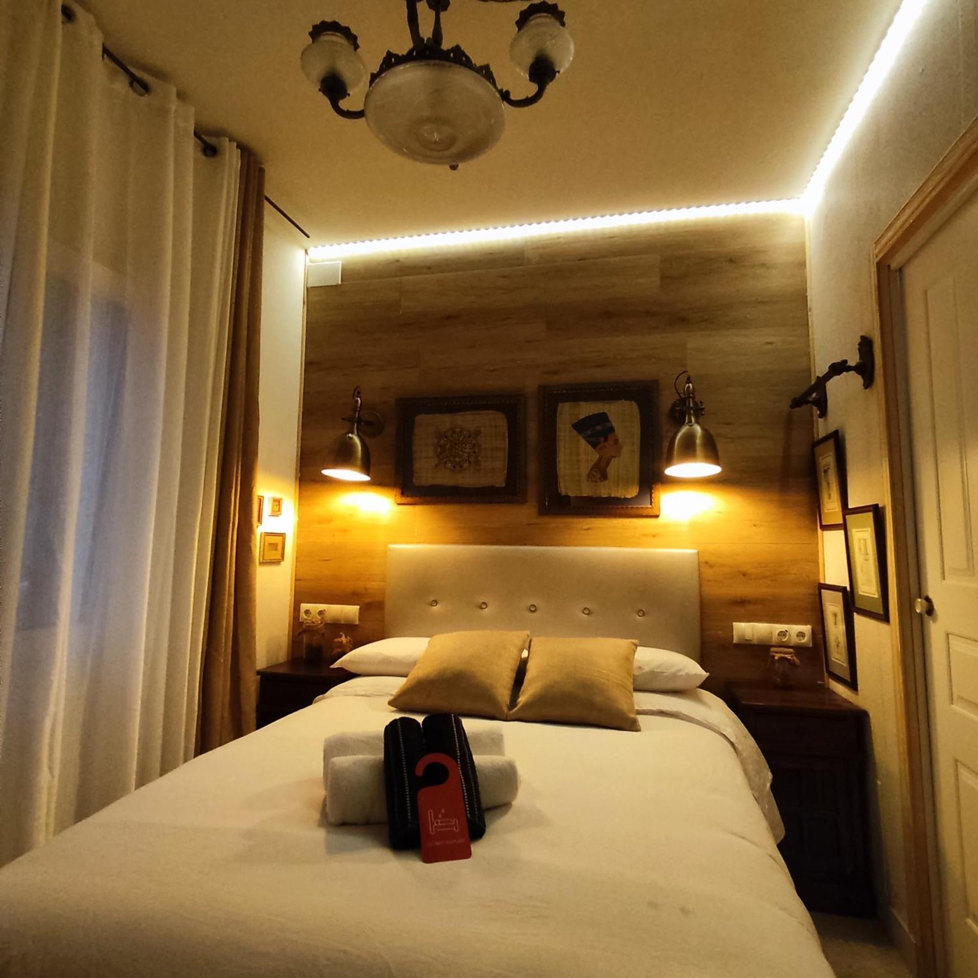 Studio Or Rooms With Private Bathroom Or Rooms With Shared Bathroom Barcelona Zewnętrze zdjęcie