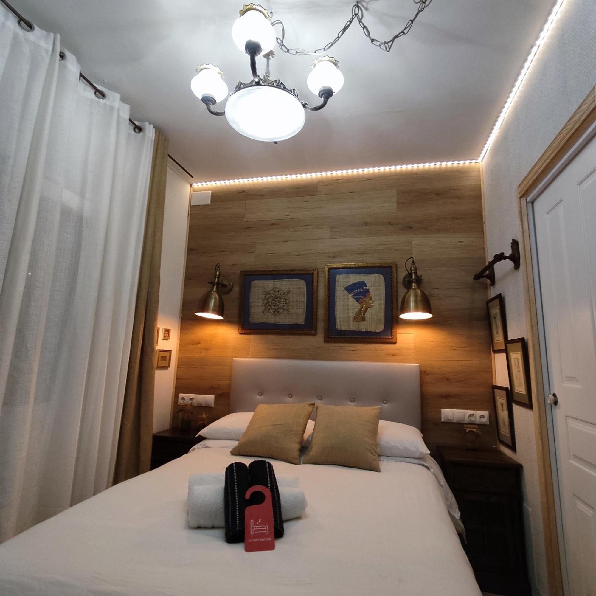 Studio Or Rooms With Private Bathroom Or Rooms With Shared Bathroom Barcelona Zewnętrze zdjęcie