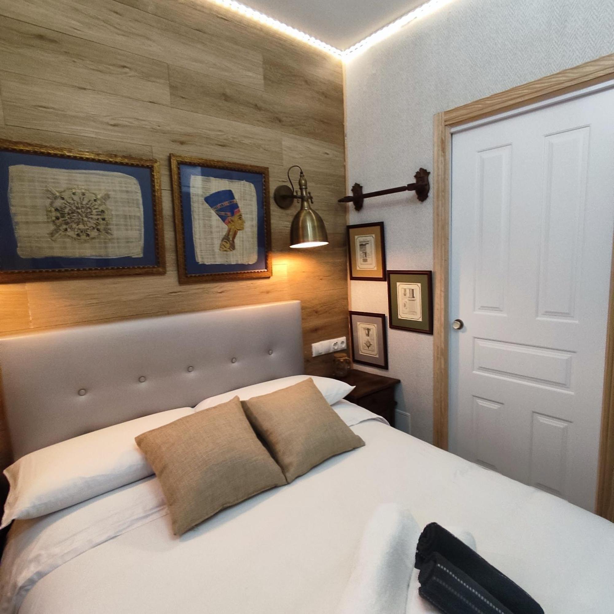 Studio Or Rooms With Private Bathroom Or Rooms With Shared Bathroom Barcelona Zewnętrze zdjęcie