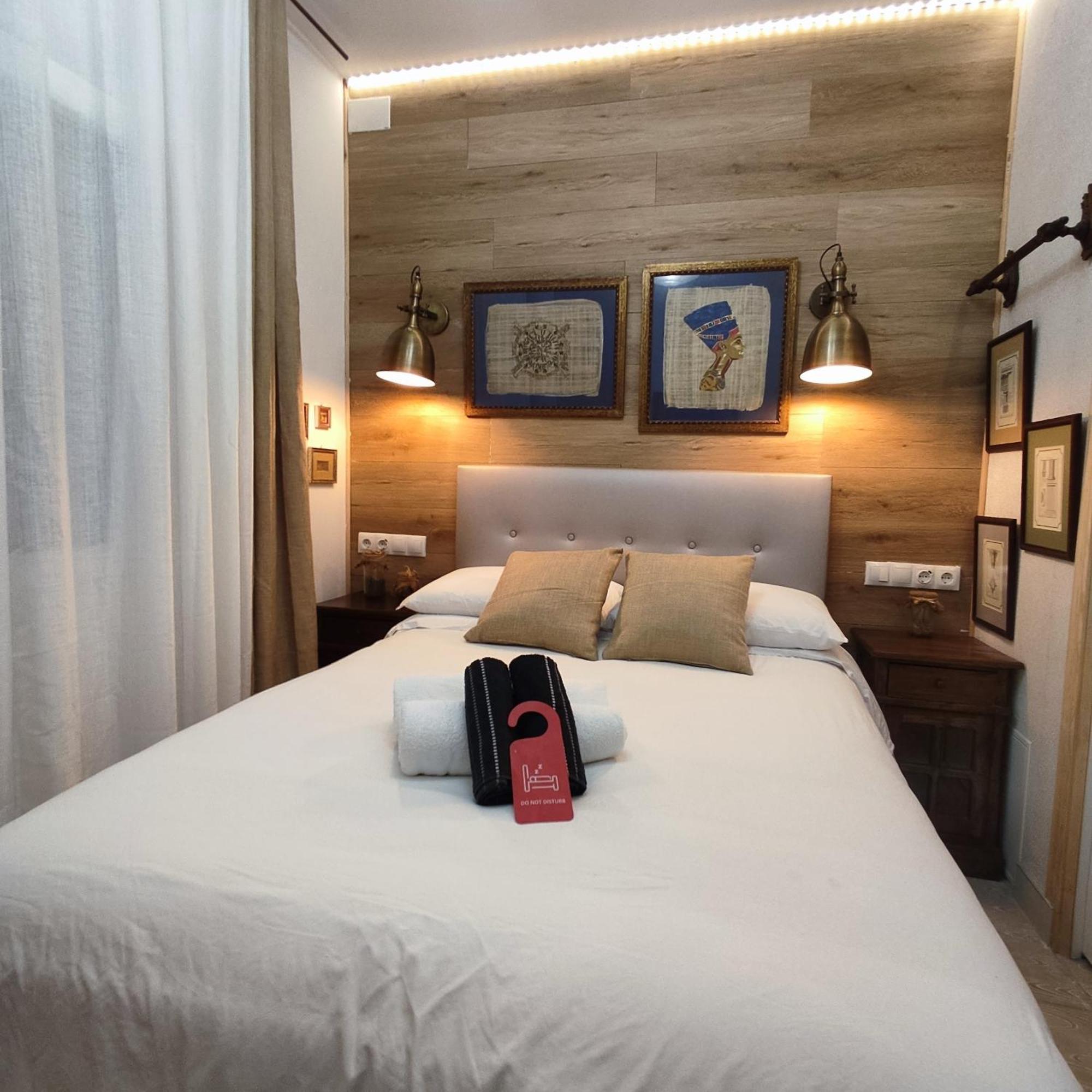 Studio Or Rooms With Private Bathroom Or Rooms With Shared Bathroom Barcelona Zewnętrze zdjęcie