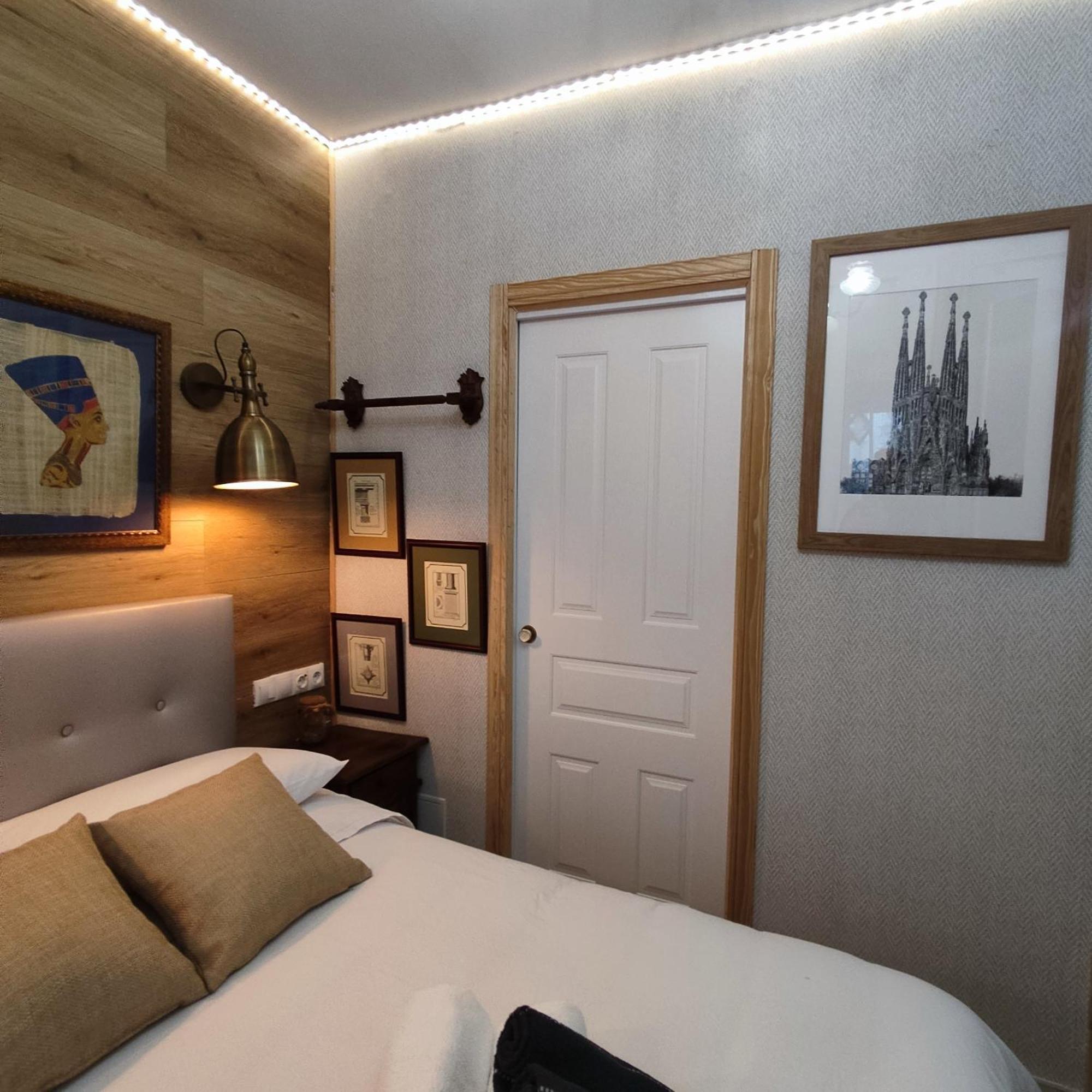 Studio Or Rooms With Private Bathroom Or Rooms With Shared Bathroom Barcelona Zewnętrze zdjęcie