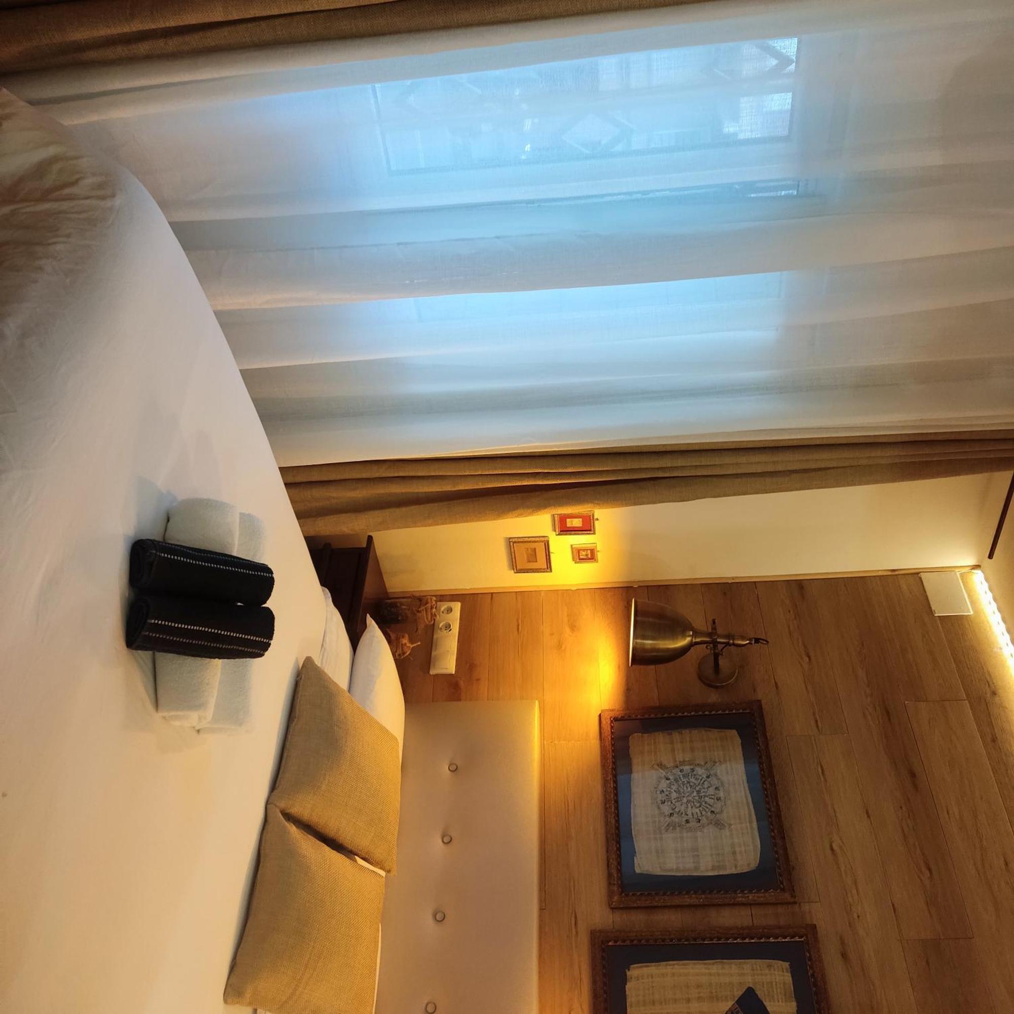 Studio Or Rooms With Private Bathroom Or Rooms With Shared Bathroom Barcelona Zewnętrze zdjęcie
