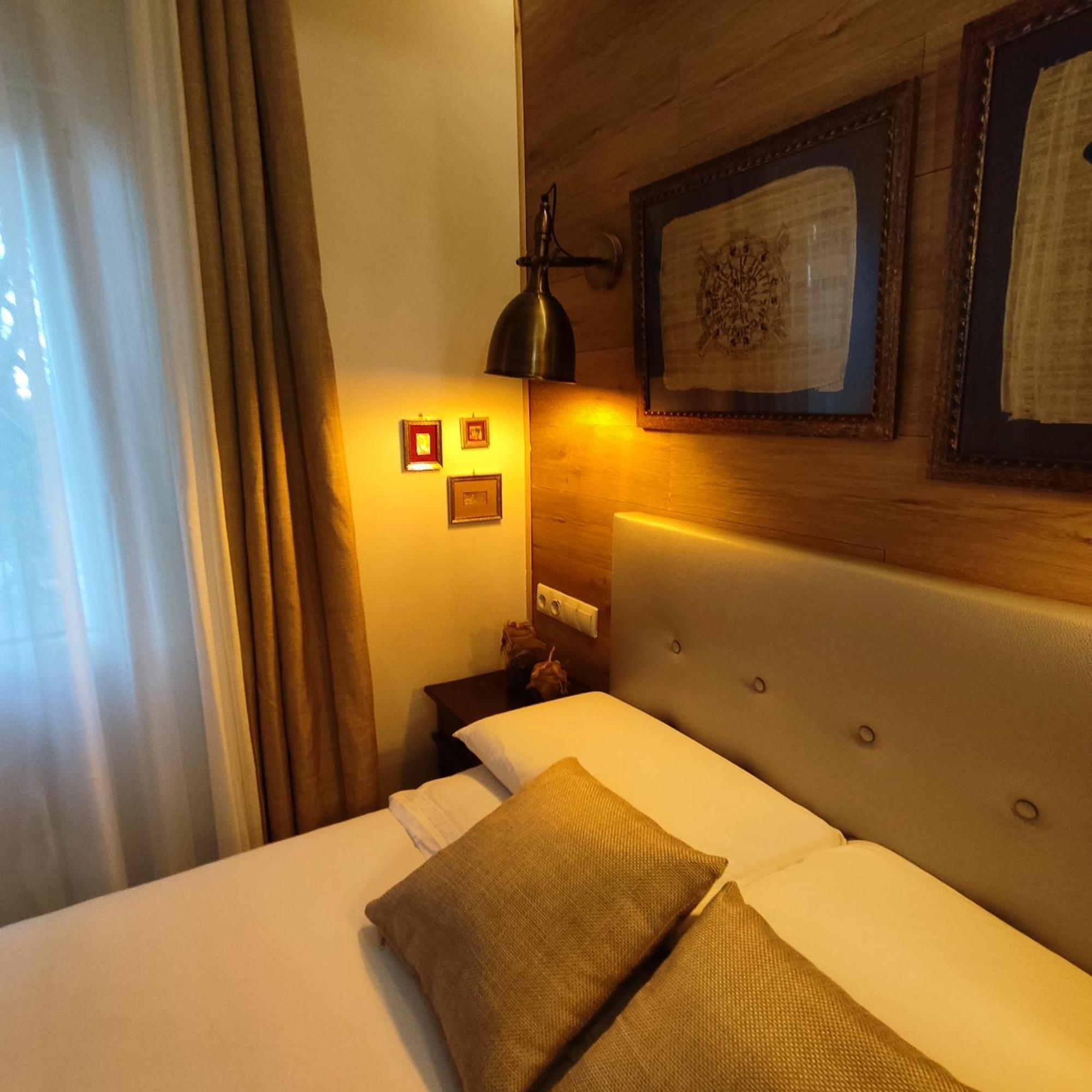 Studio Or Rooms With Private Bathroom Or Rooms With Shared Bathroom Barcelona Zewnętrze zdjęcie