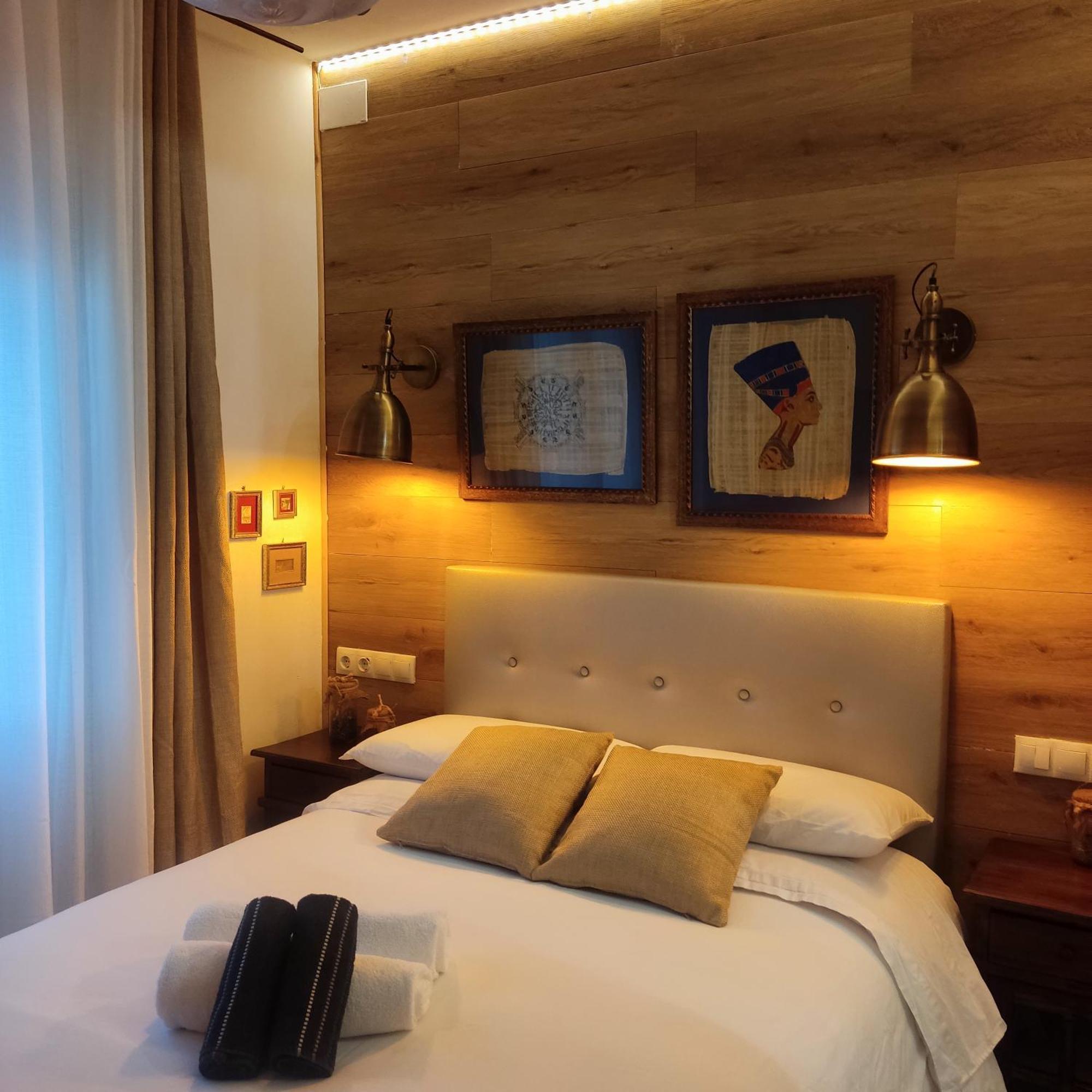 Studio Or Rooms With Private Bathroom Or Rooms With Shared Bathroom Barcelona Zewnętrze zdjęcie