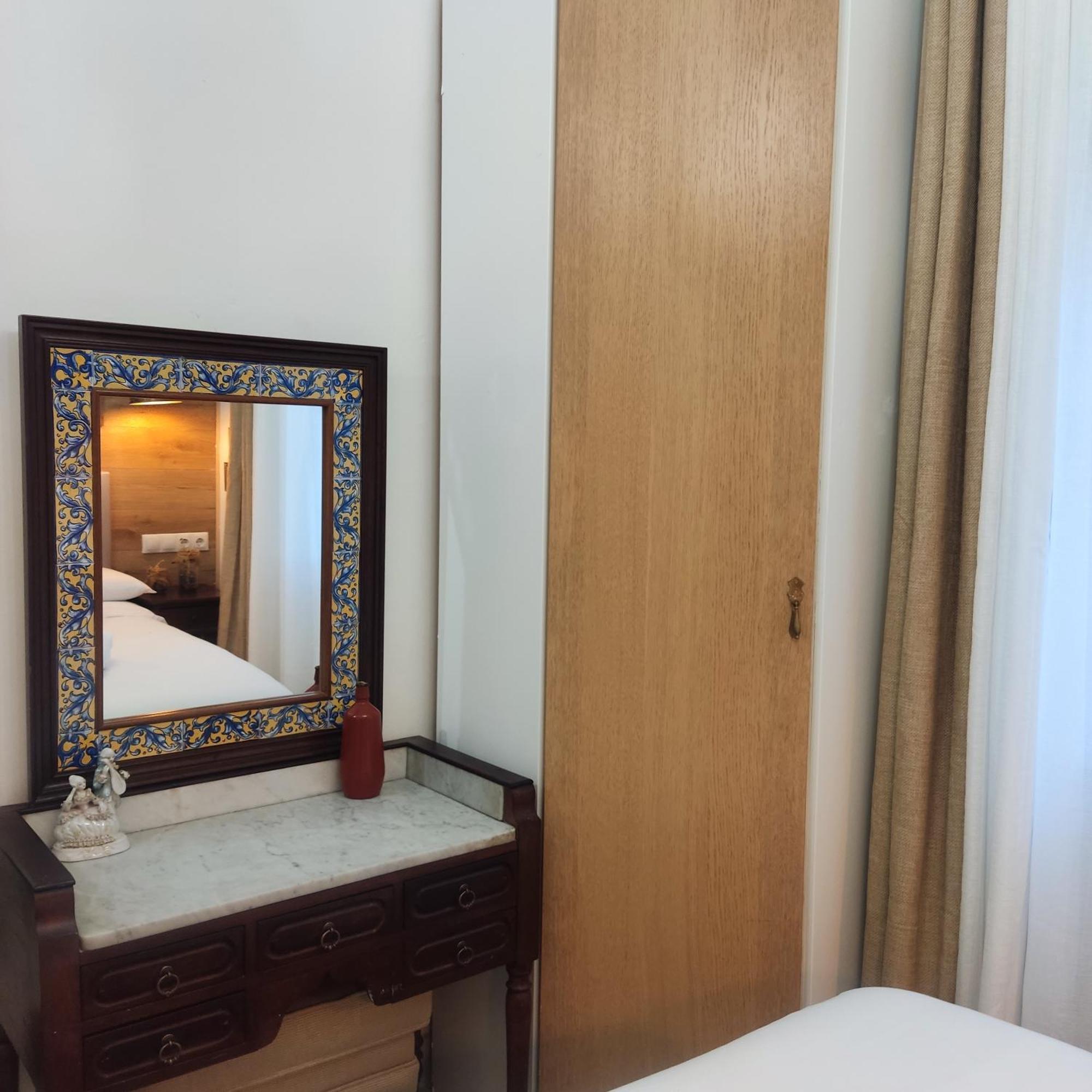 Studio Or Rooms With Private Bathroom Or Rooms With Shared Bathroom Barcelona Zewnętrze zdjęcie