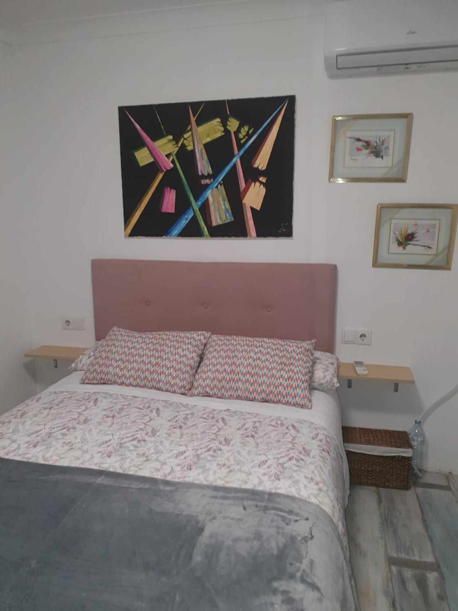 Studio Or Rooms With Private Bathroom Or Rooms With Shared Bathroom Barcelona Zewnętrze zdjęcie