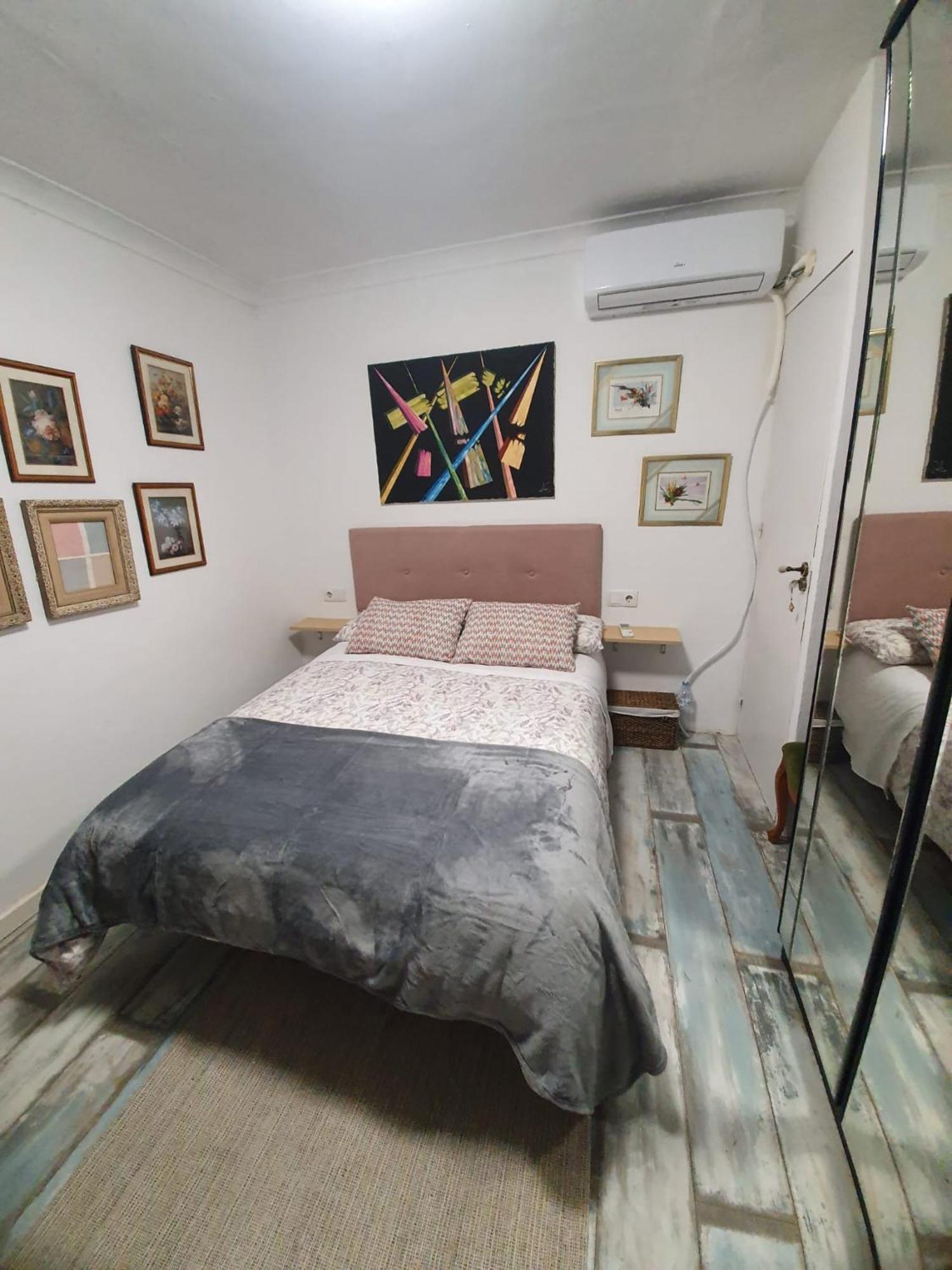Studio Or Rooms With Private Bathroom Or Rooms With Shared Bathroom Barcelona Zewnętrze zdjęcie