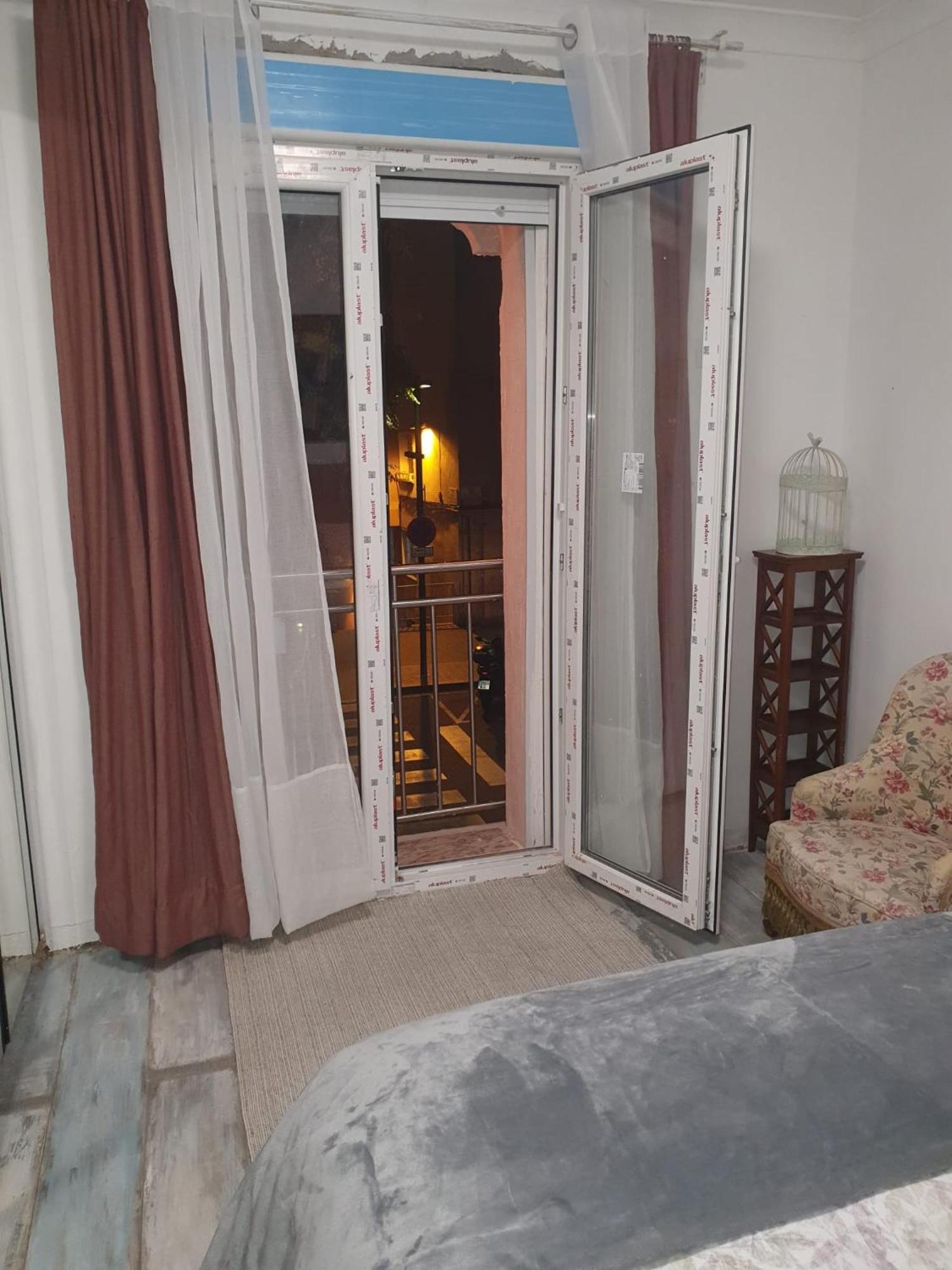 Studio Or Rooms With Private Bathroom Or Rooms With Shared Bathroom Barcelona Zewnętrze zdjęcie