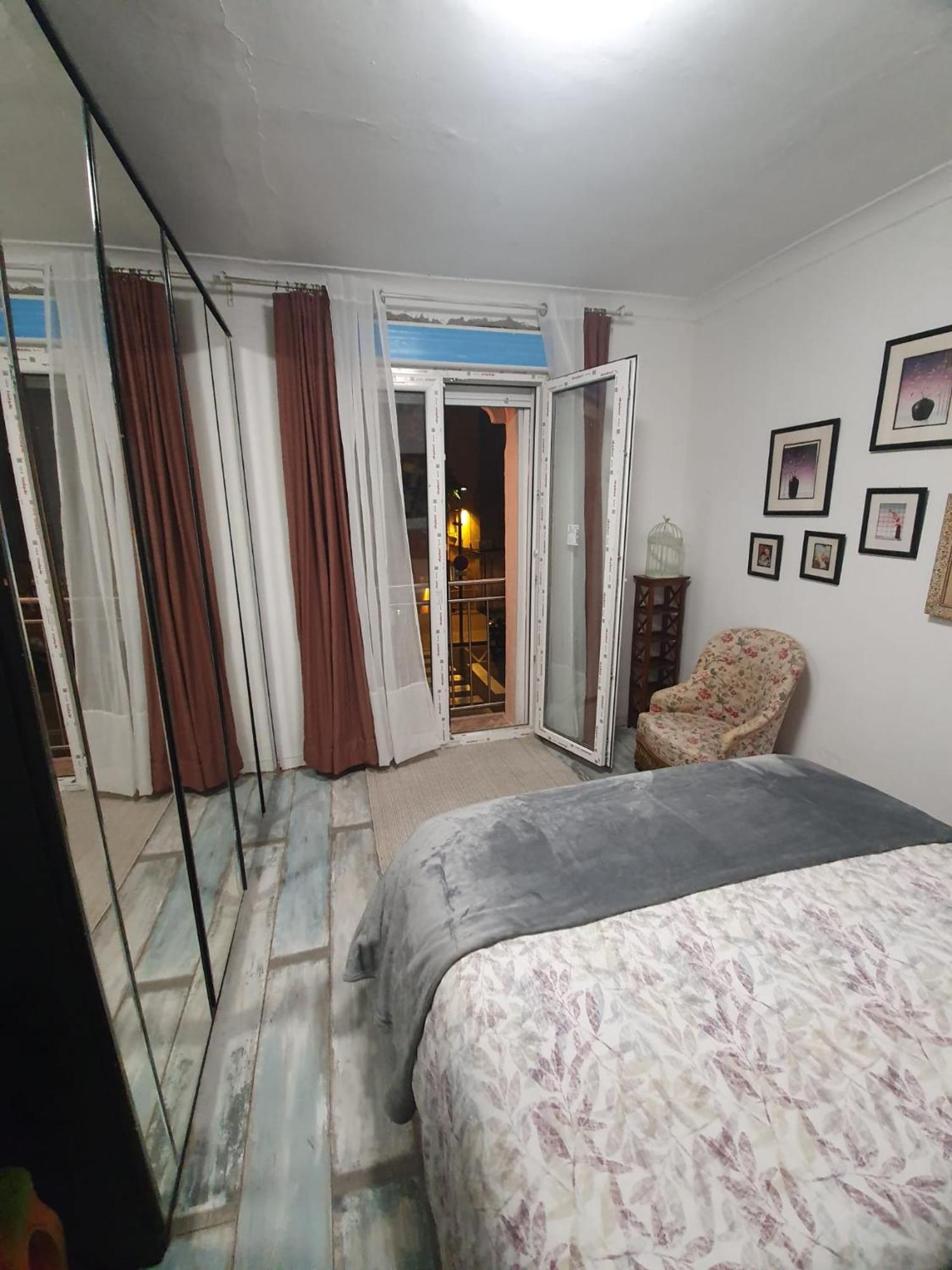 Studio Or Rooms With Private Bathroom Or Rooms With Shared Bathroom Barcelona Zewnętrze zdjęcie
