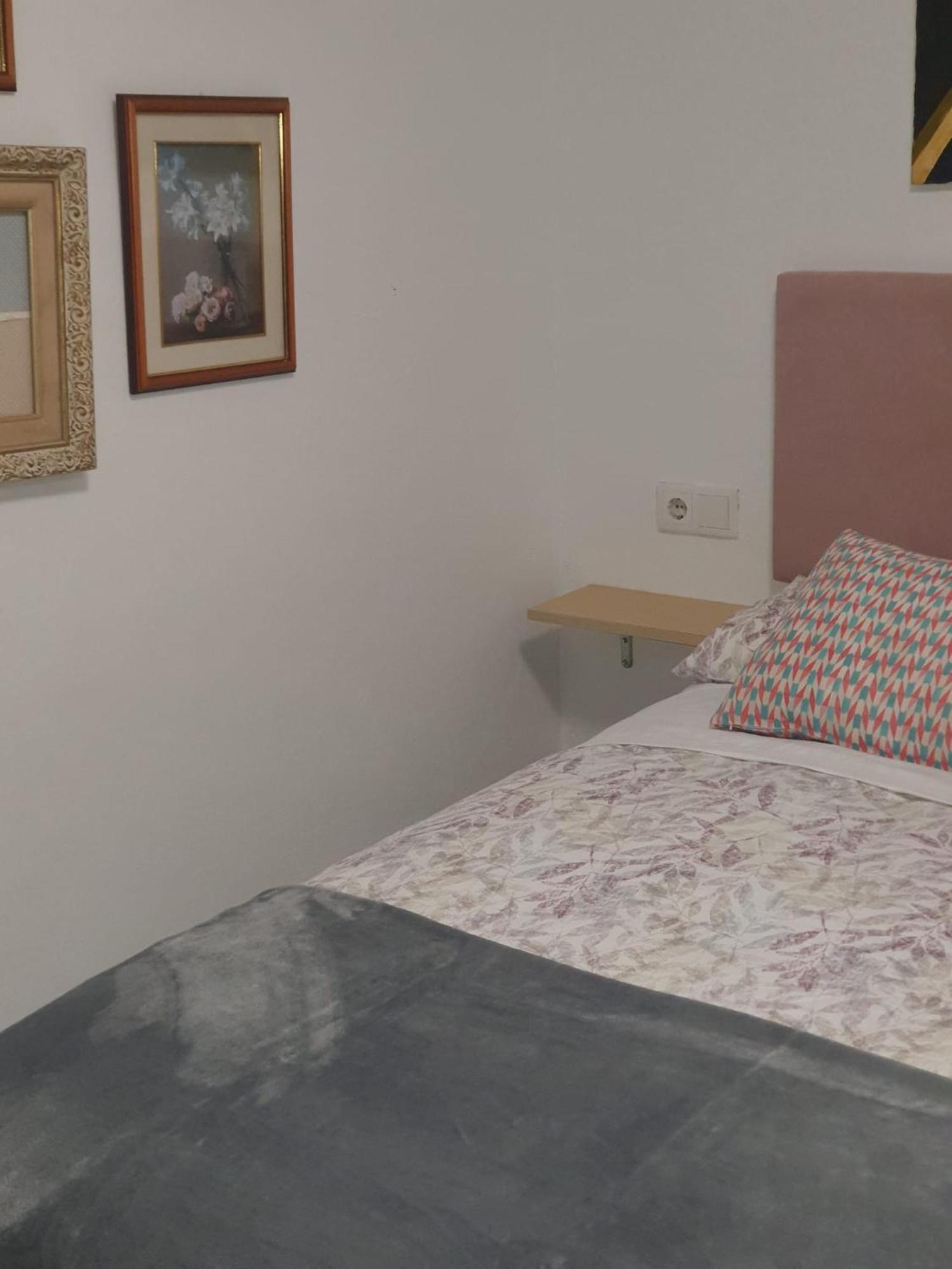 Studio Or Rooms With Private Bathroom Or Rooms With Shared Bathroom Barcelona Zewnętrze zdjęcie