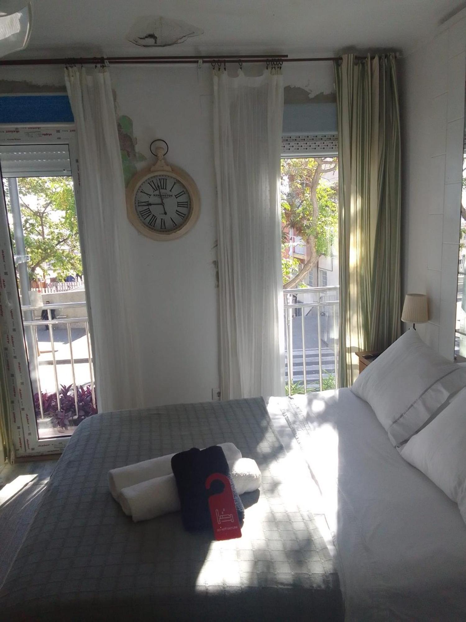 Studio Or Rooms With Private Bathroom Or Rooms With Shared Bathroom Barcelona Zewnętrze zdjęcie