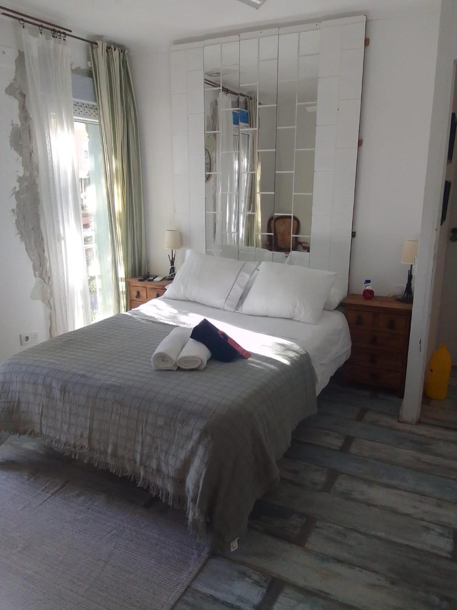 Studio Or Rooms With Private Bathroom Or Rooms With Shared Bathroom Barcelona Zewnętrze zdjęcie