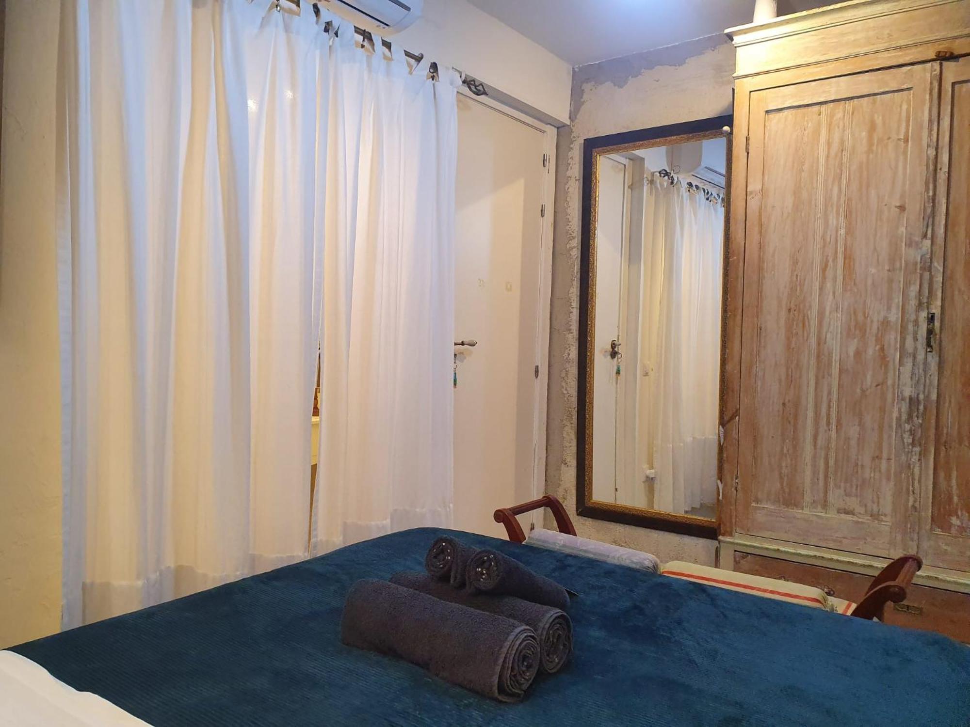 Studio Or Rooms With Private Bathroom Or Rooms With Shared Bathroom Barcelona Zewnętrze zdjęcie