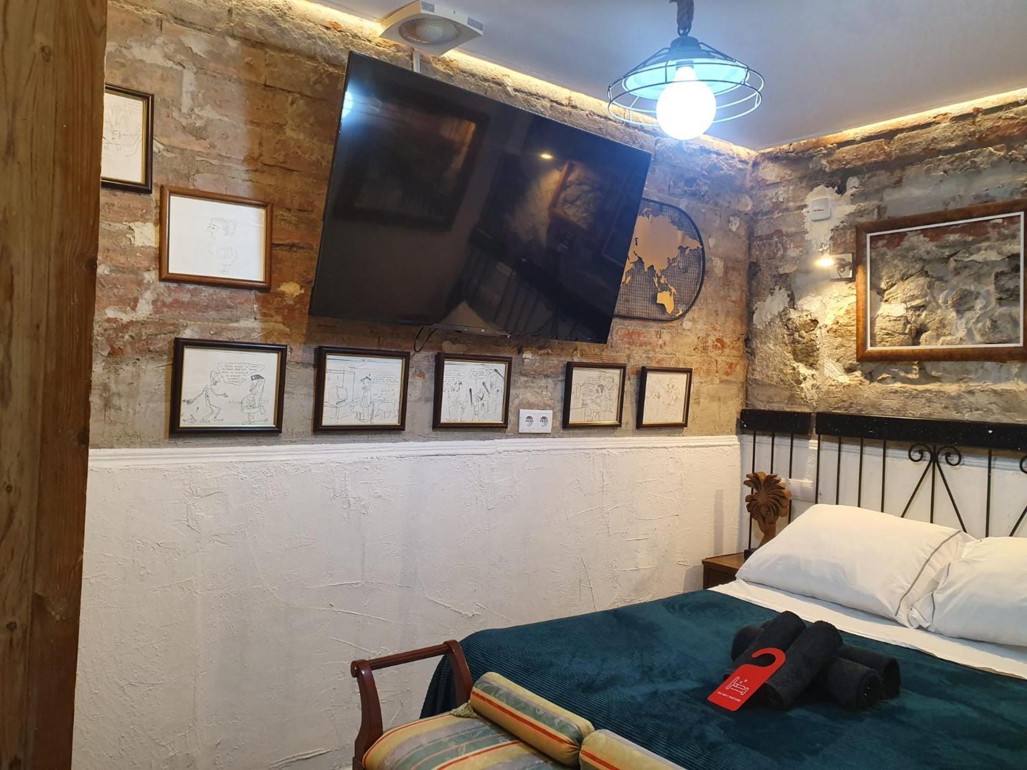 Studio Or Rooms With Private Bathroom Or Rooms With Shared Bathroom Barcelona Zewnętrze zdjęcie