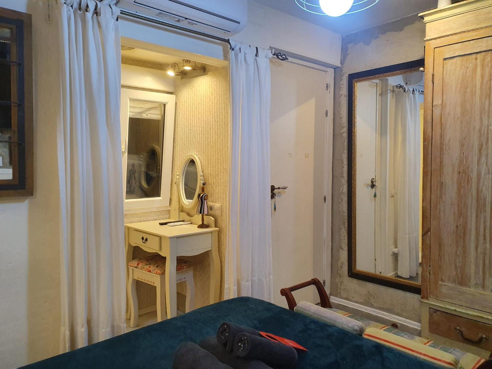 Studio Or Rooms With Private Bathroom Or Rooms With Shared Bathroom Barcelona Zewnętrze zdjęcie