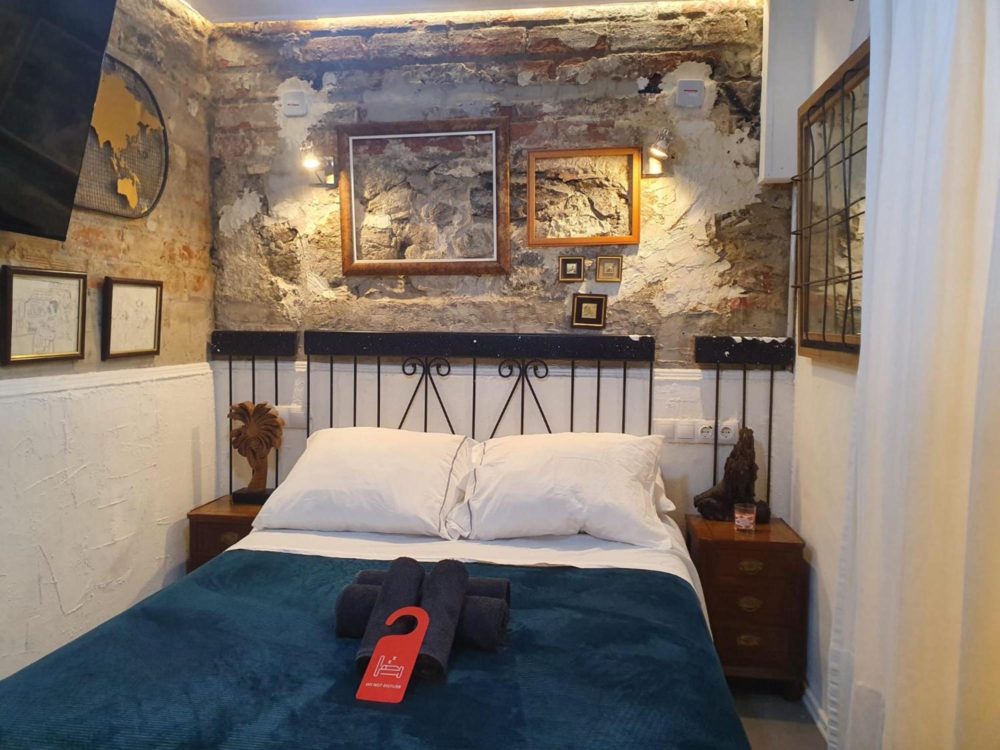 Studio Or Rooms With Private Bathroom Or Rooms With Shared Bathroom Barcelona Zewnętrze zdjęcie