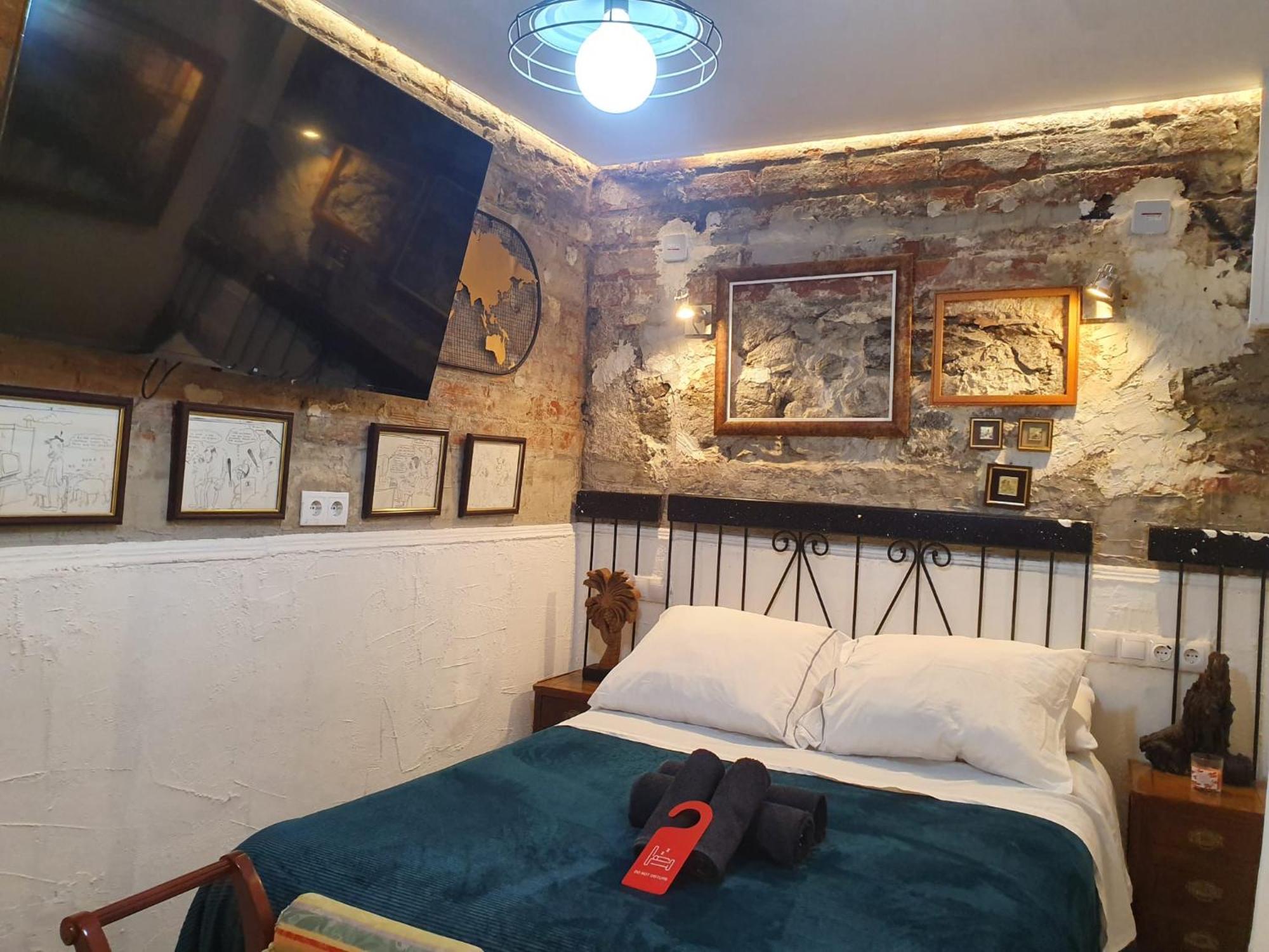Studio Or Rooms With Private Bathroom Or Rooms With Shared Bathroom Barcelona Zewnętrze zdjęcie